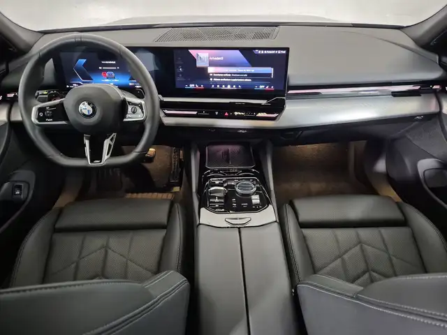 BMW 5 Series view 9