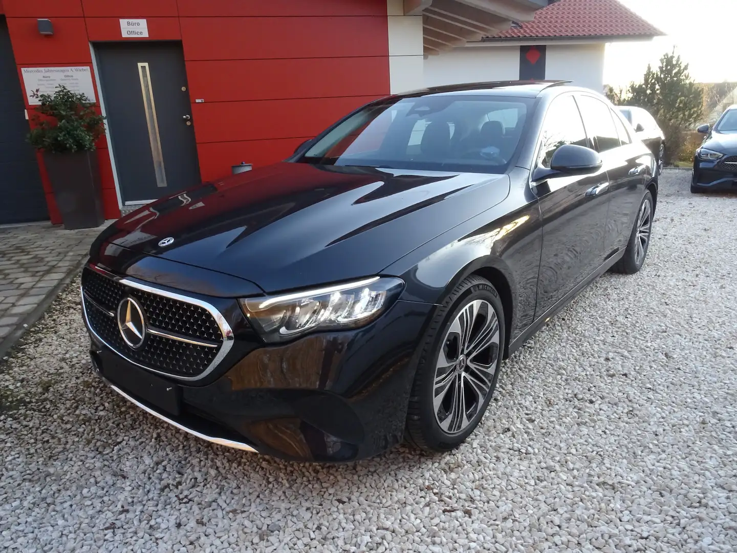 Mercedes-Benz E 200 Panorama/Keylessgo/DISTRONIC/new modell Grijs - 1