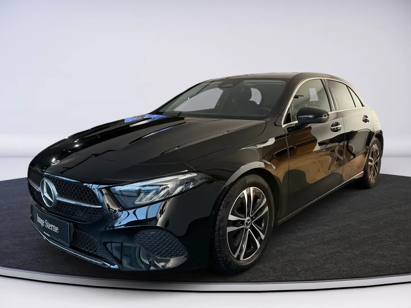 Mercedes-Benz A 180 d Kompaktlimo Österreich-E Navi Kamera Sitzh. Schwarz - 2