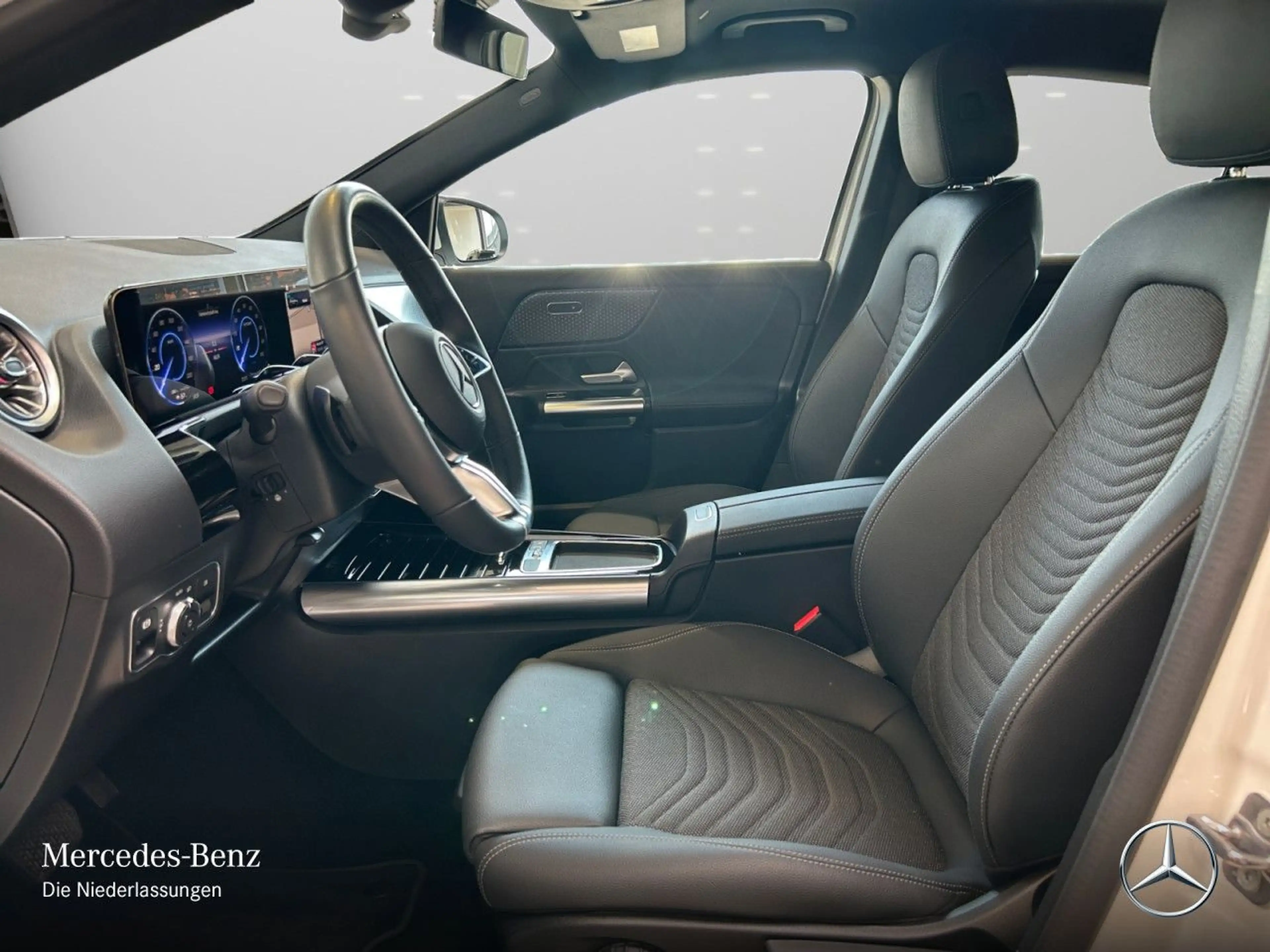 Mercedes-Benz EQA 250 PROG+PLUS-PAKET+360+KEYLESS+SPUR — photo 11