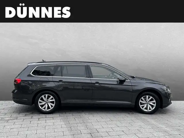 Volkswagen Passat view 6