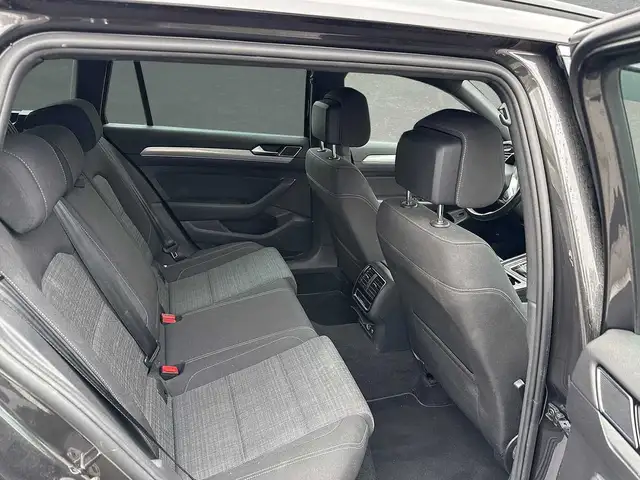 Volkswagen Passat view 5