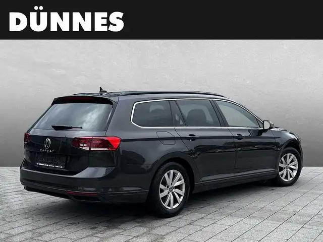 Volkswagen Passat view 2