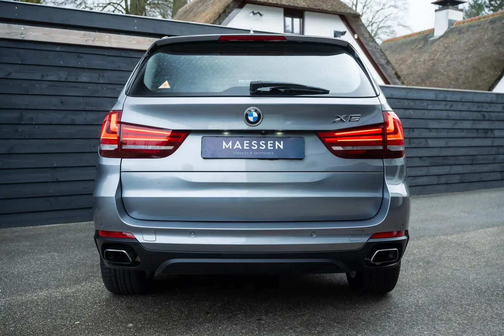 BMW X5 xDrive50i High Executive Grau - 2