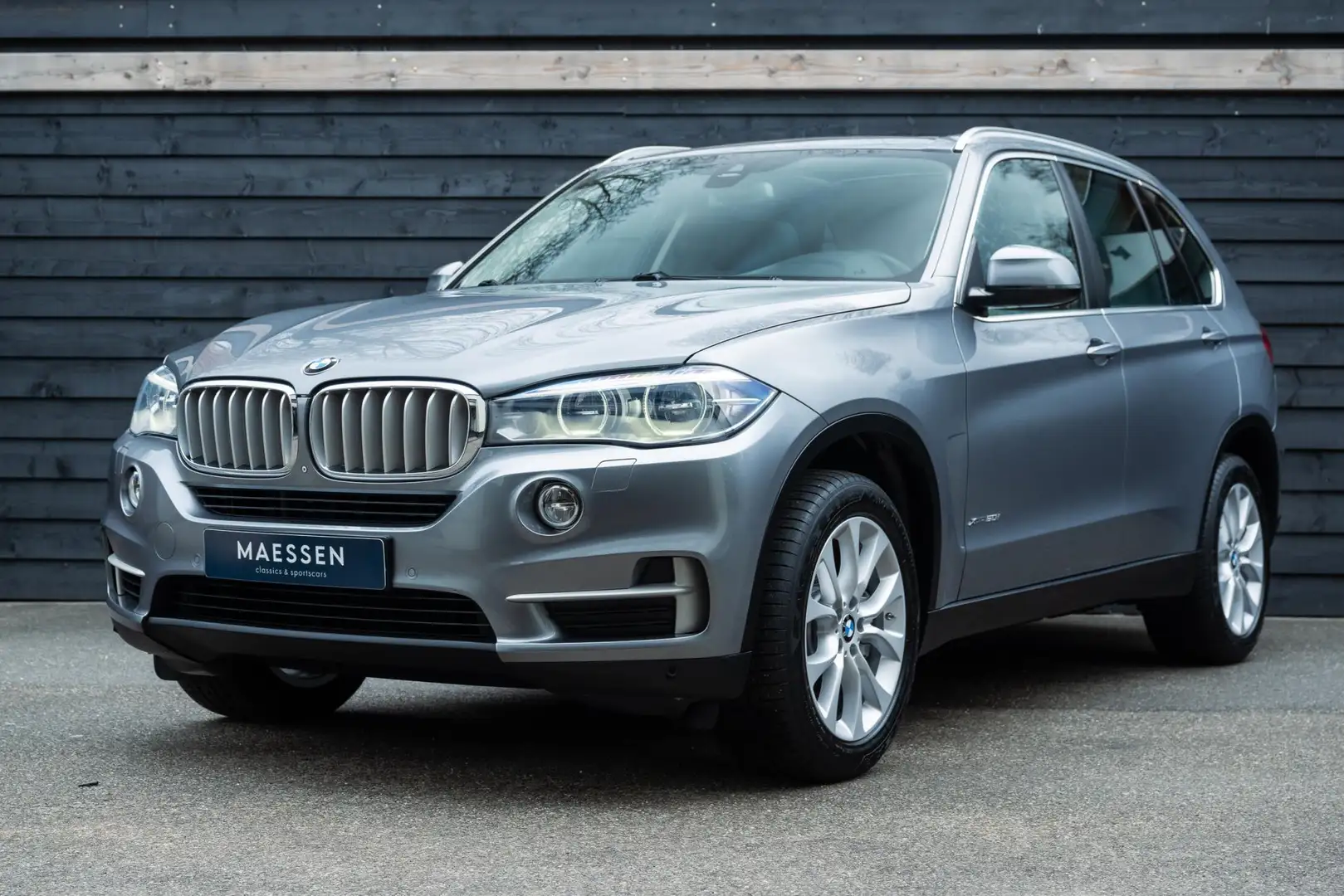 BMW X5 xDrive50i High Executive Grau - 1