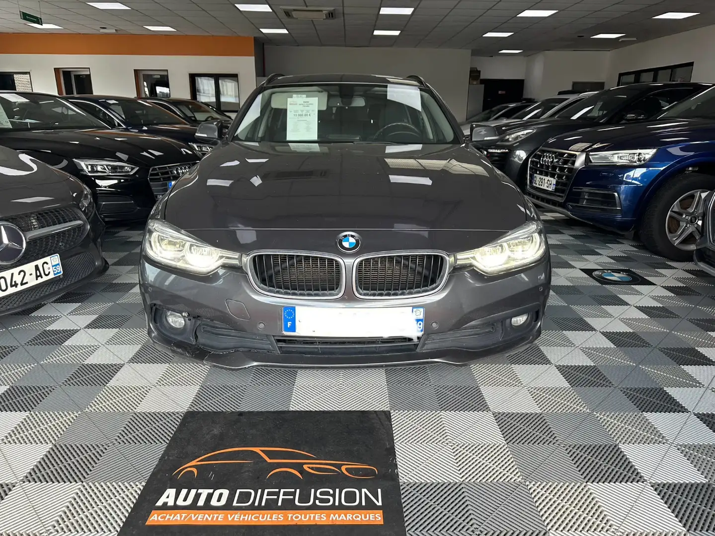 BMW Lounge Gri - 1