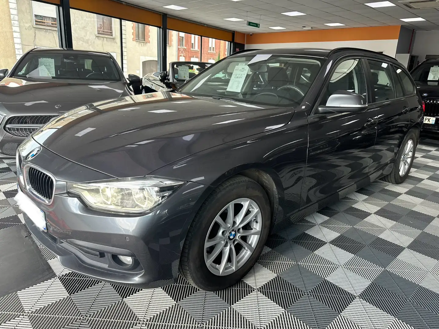 BMW Lounge Gri - 2