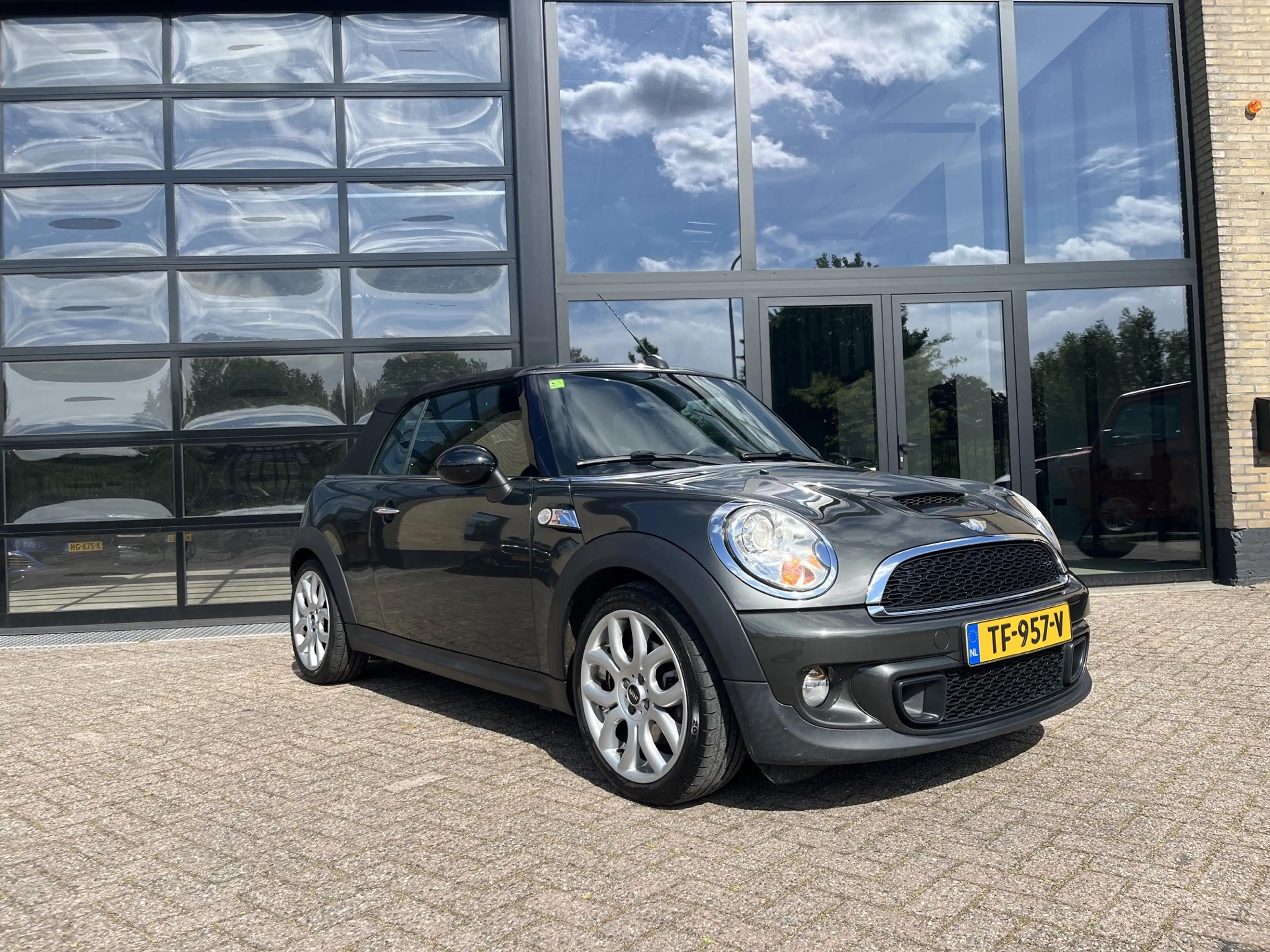MINI Cooper S Cabrio Mini 1.6 Chili, Leer, Navi , 184 pk ! — photo 2