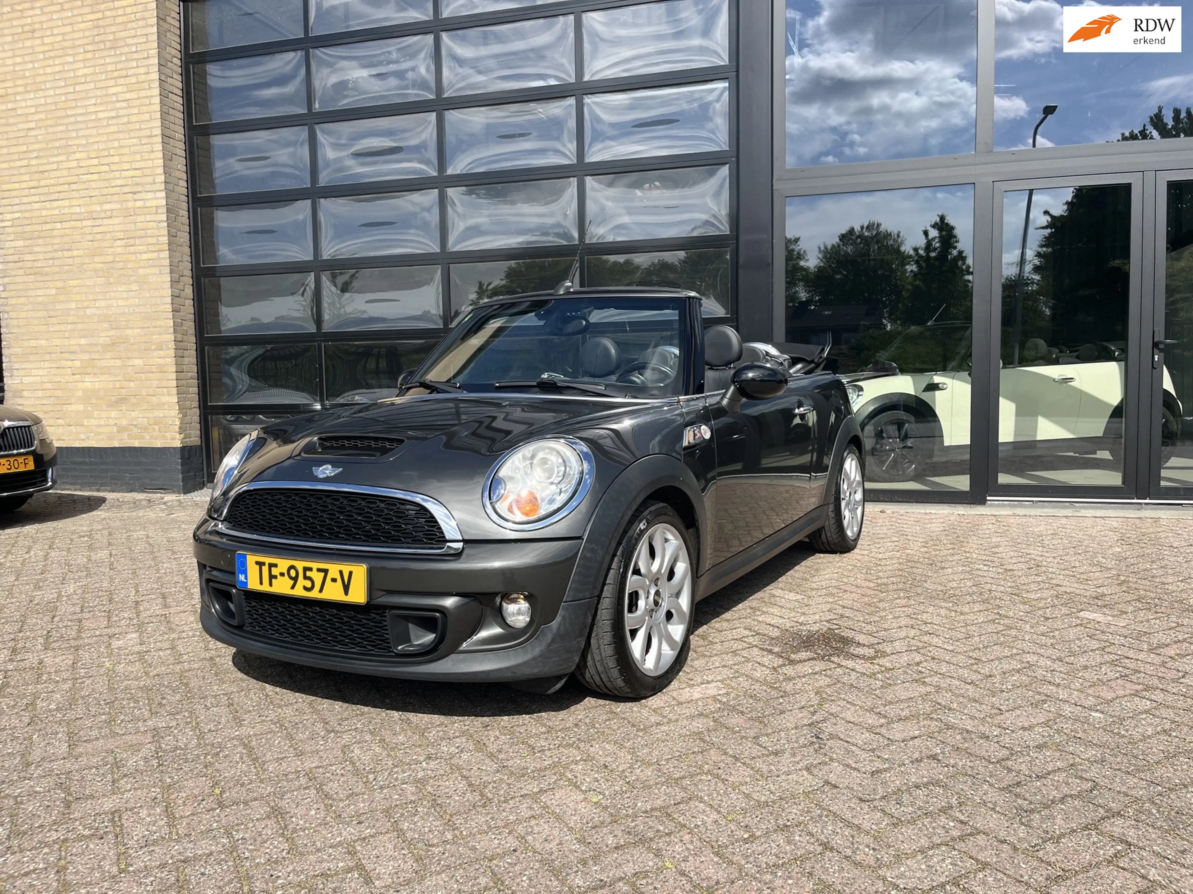 MINI Cooper S Cabrio Mini 1.6 Chili, Leer, Navi , 184 pk !