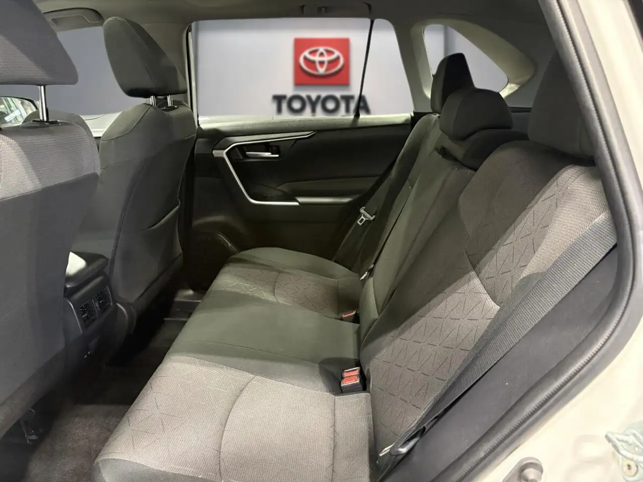 Toyota RAV 4 снимка Toyota RAV 4