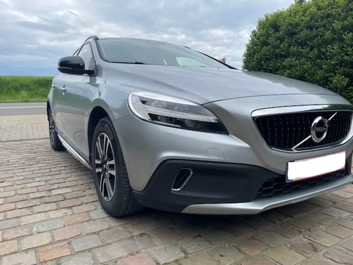 Volvo V40 Cross Country 2.0 D2 Momentum Geartronic Argent - 1
