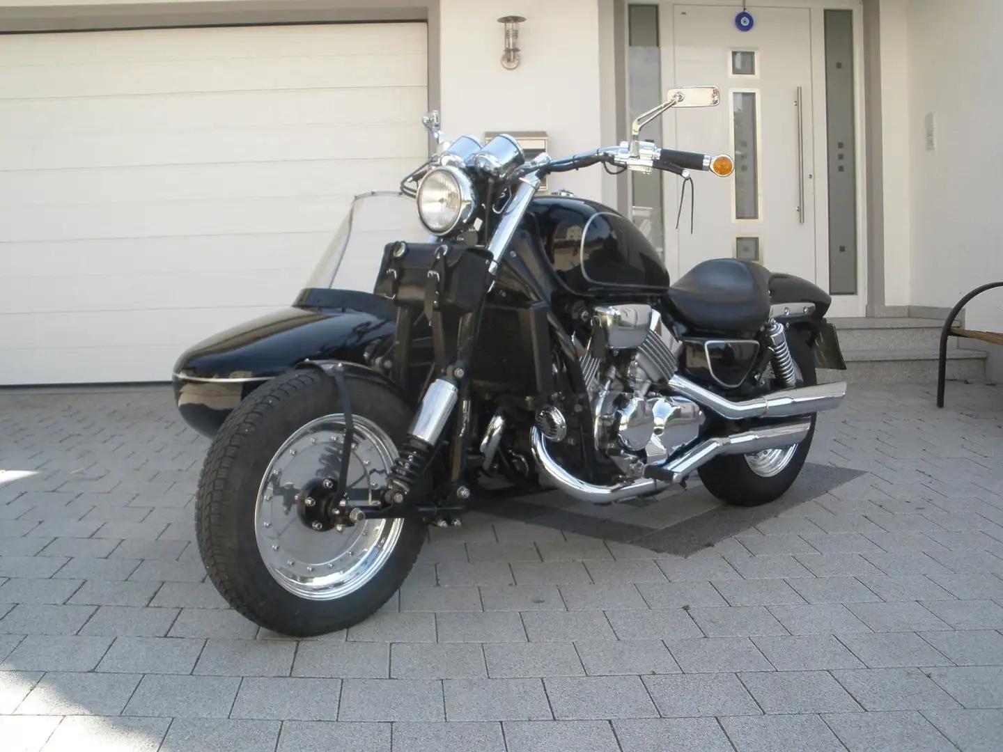 Honda VF 750 Magna Noir - 1