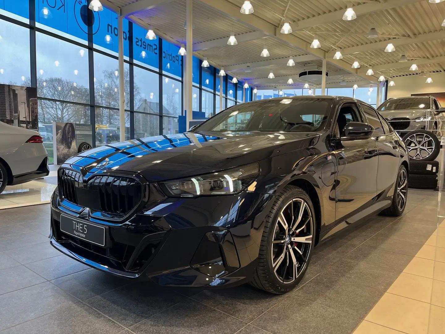 BMW 550 e xDrive - Model M Sport - DEMO (G60) Blauw - 1