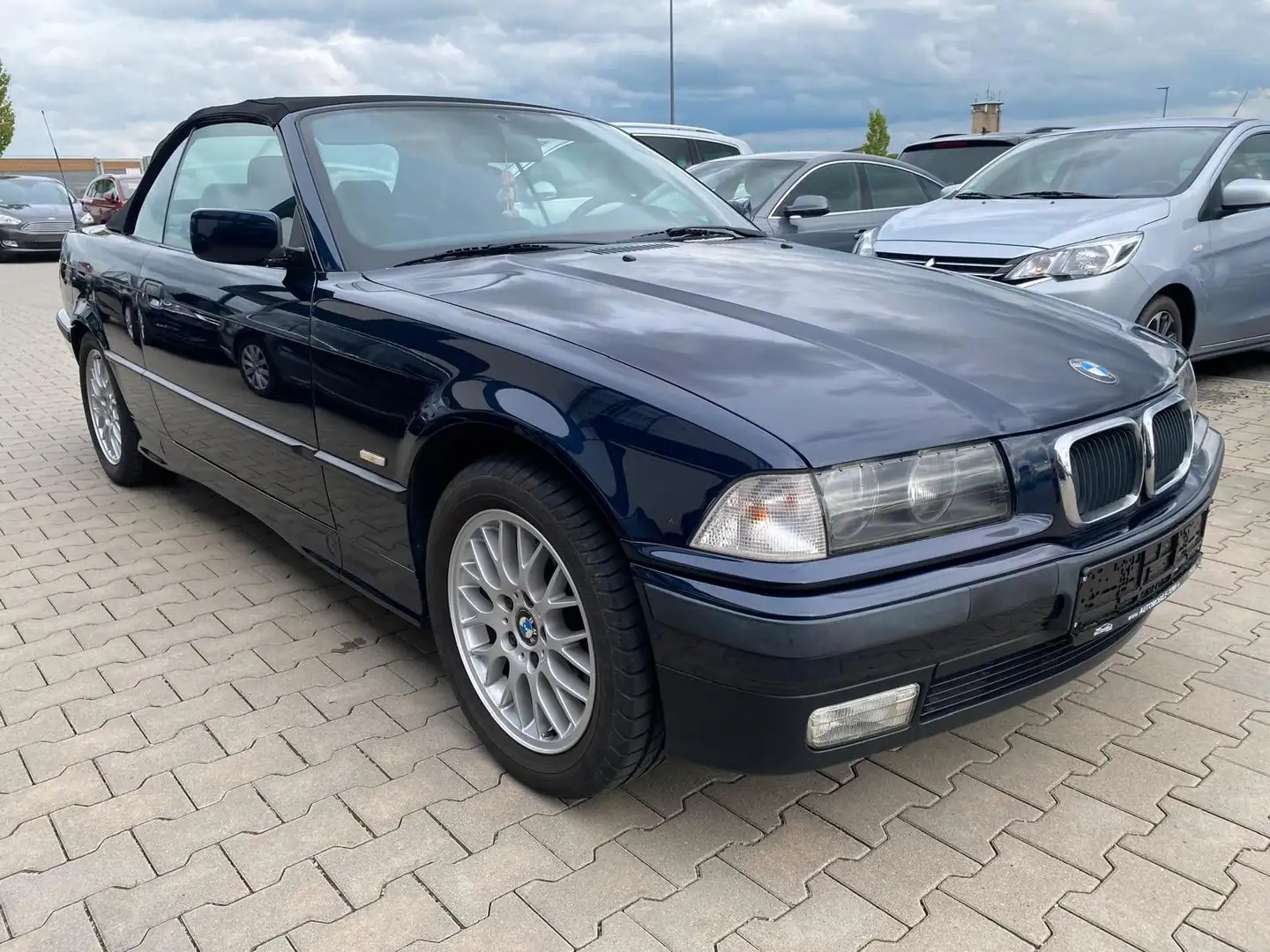 BMW 318 i Cabrio|E36|Orig.KM|NAVI|LEDER|ALPINE|KLIMAA Mavi - 1