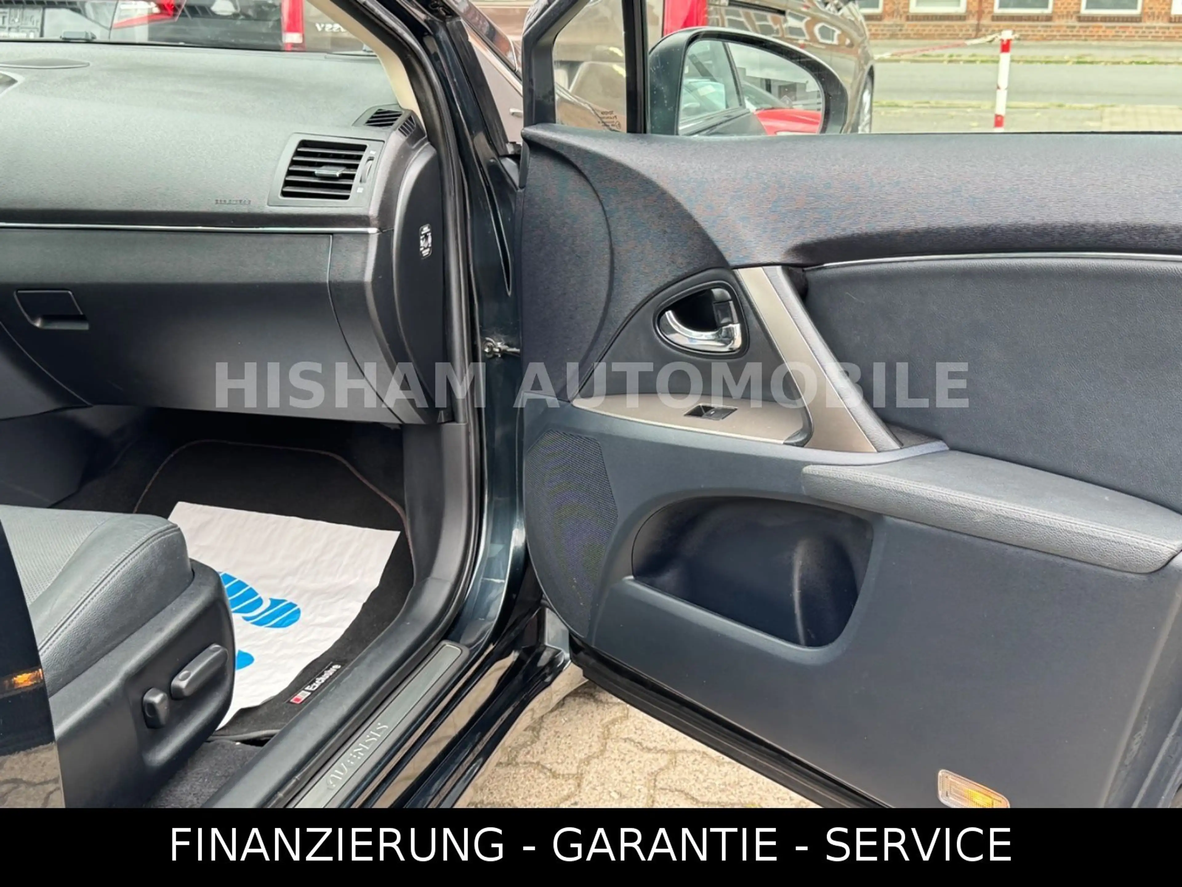 Toyota Avensis Kombi Executive/NAVI/CAM/AHK/PANO/XENON — photo 12