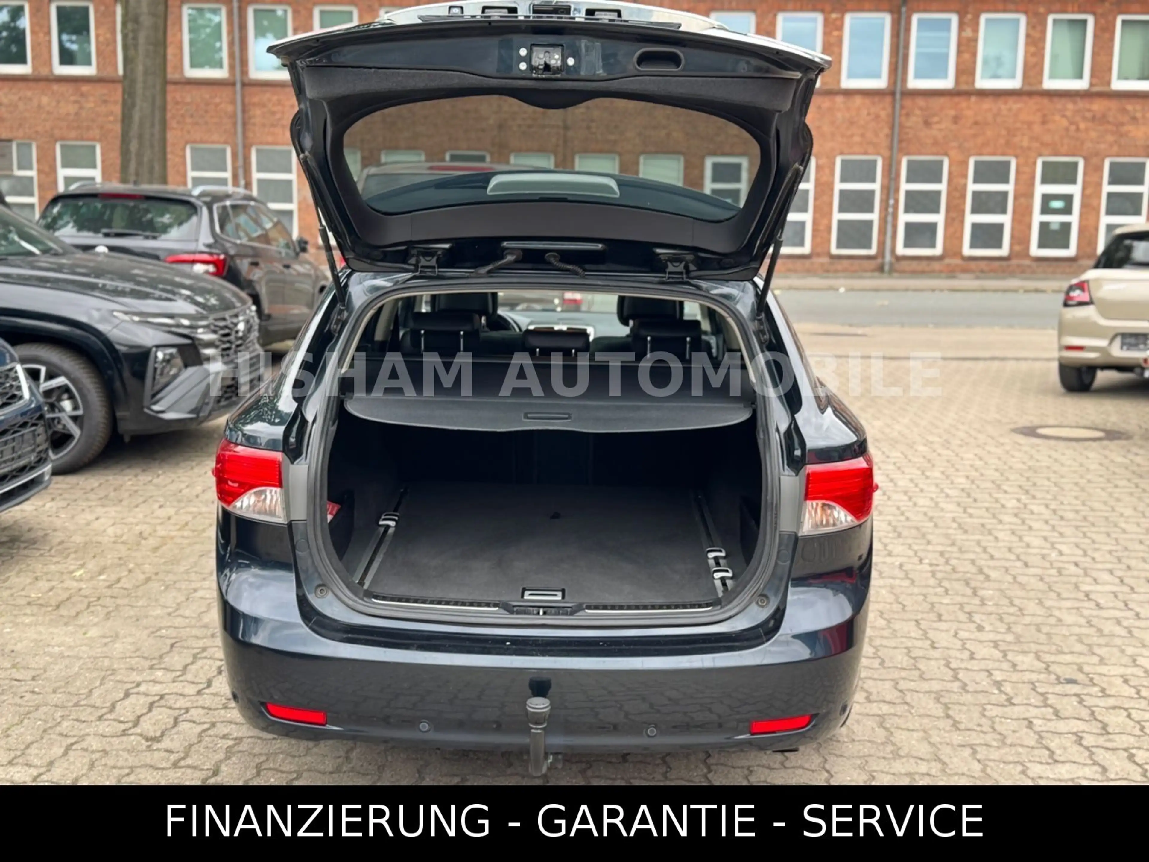 Toyota Avensis Kombi Executive/NAVI/CAM/AHK/PANO/XENON — photo 14