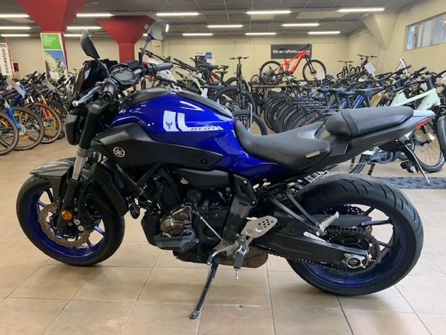 Yamaha MT-07 Bleu - 1