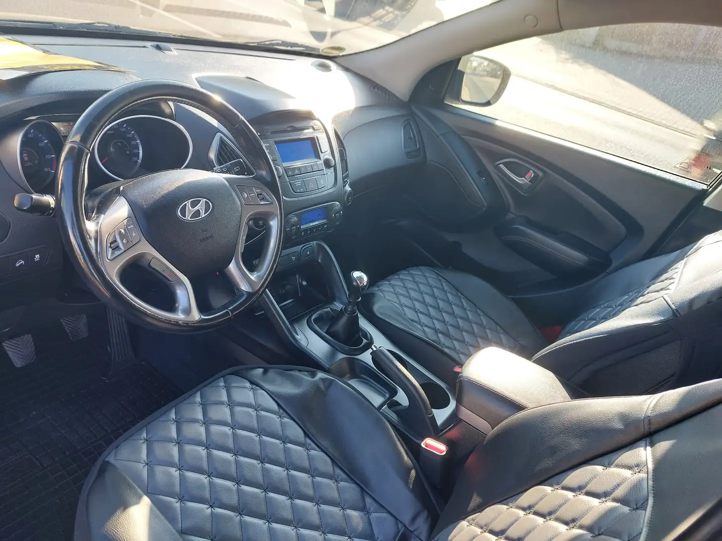 Hyundai iX35 ix35 1.6 2WD 12 Monate Garantie Auf Wunsch Schwarz - 2