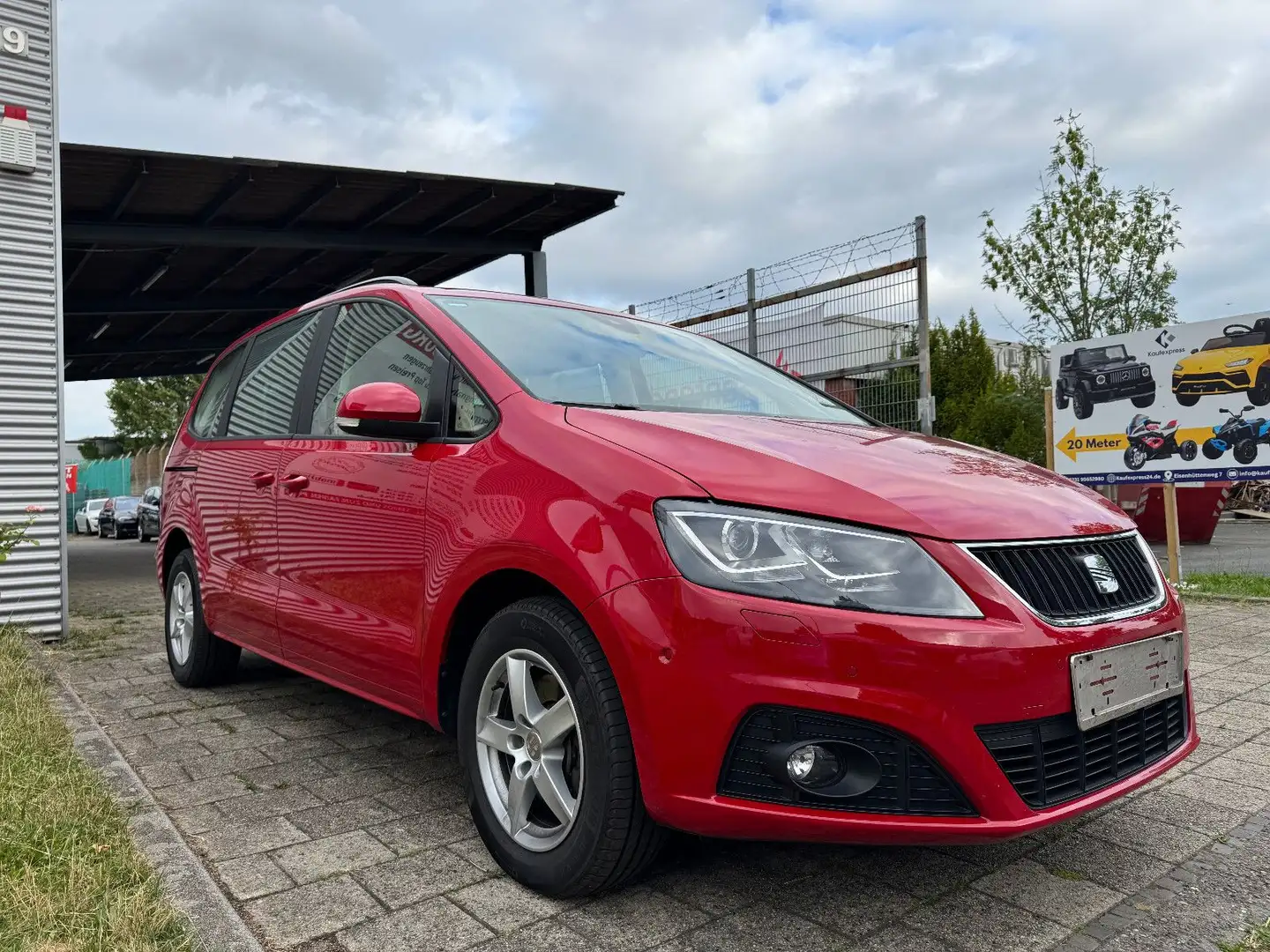 SEAT Alhambra 2.0 Tdi 7 SITZ/PANO/AUT/NAV/STHZ/KAMERA Rot - 2