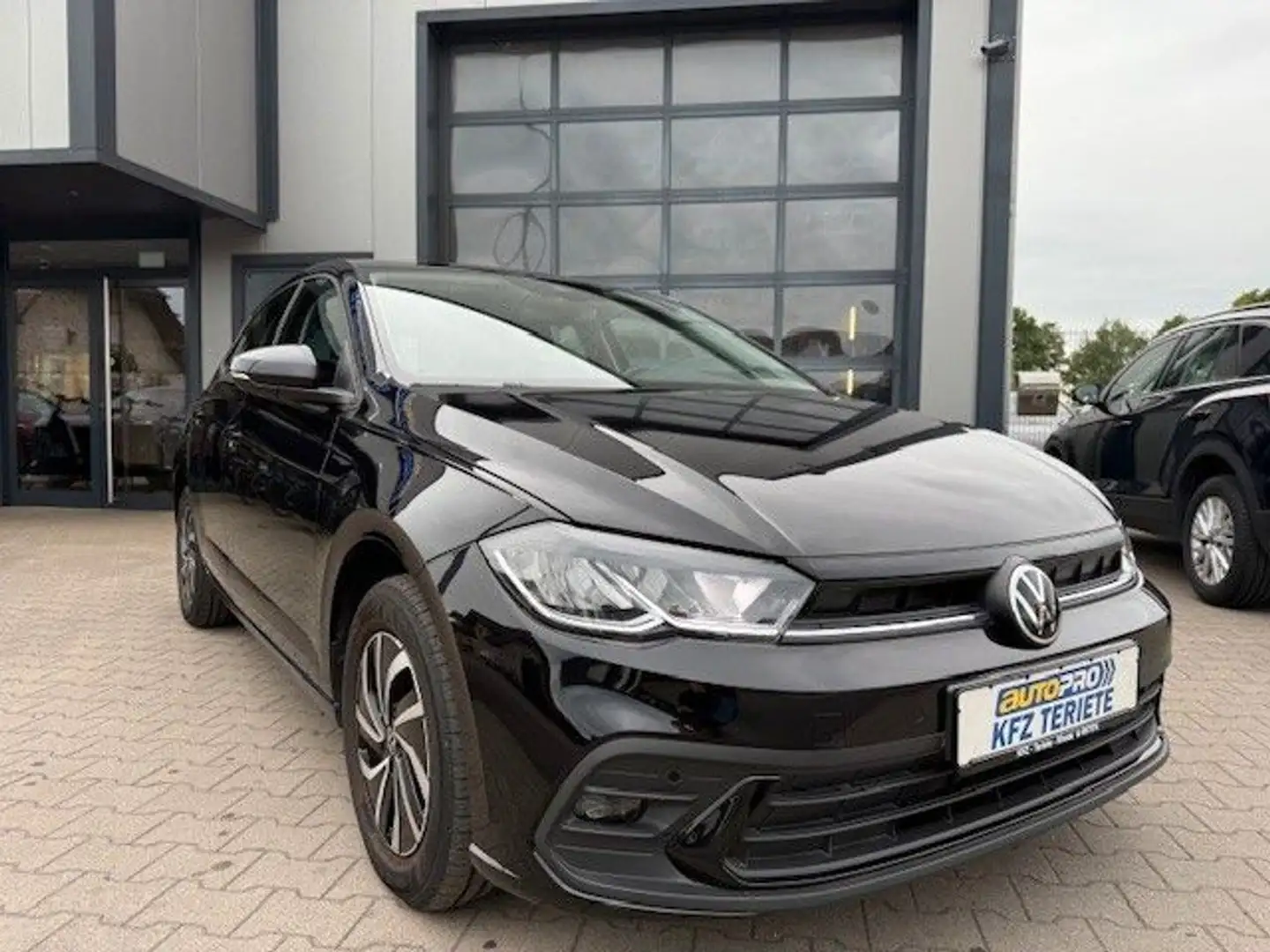 Volkswagen Polo VI Life DSG App DAB LED Schwarz - 1