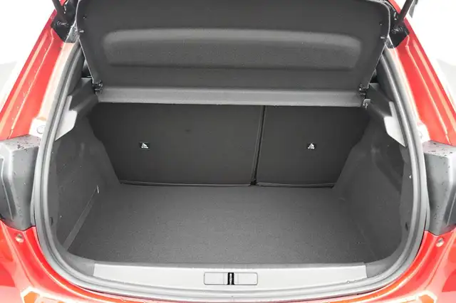 Peugeot 208 view 2