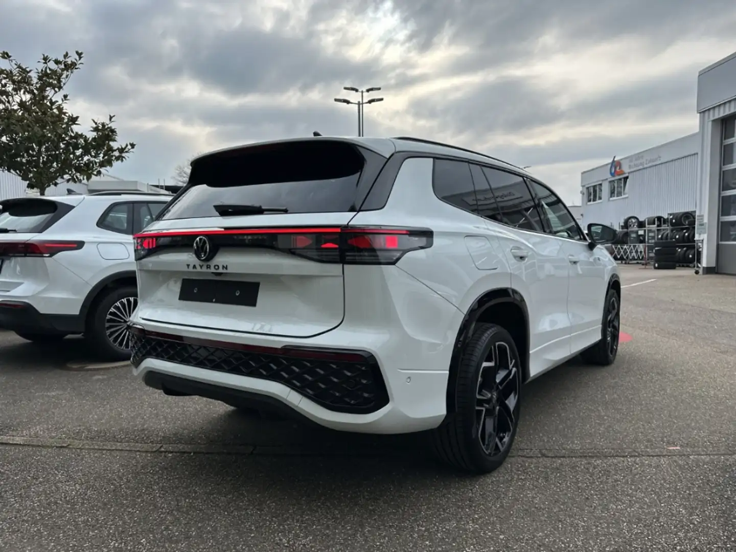 Volkswagen Tayron R-Line 1.5 eHybrid Leder Panoramadach Weiß - 2