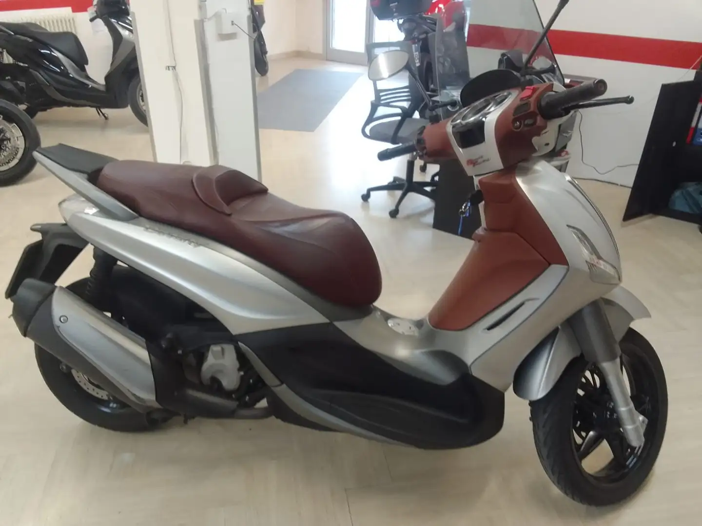 Piaggio Beverly 350 SPORT TOURING IE Argent - 1
