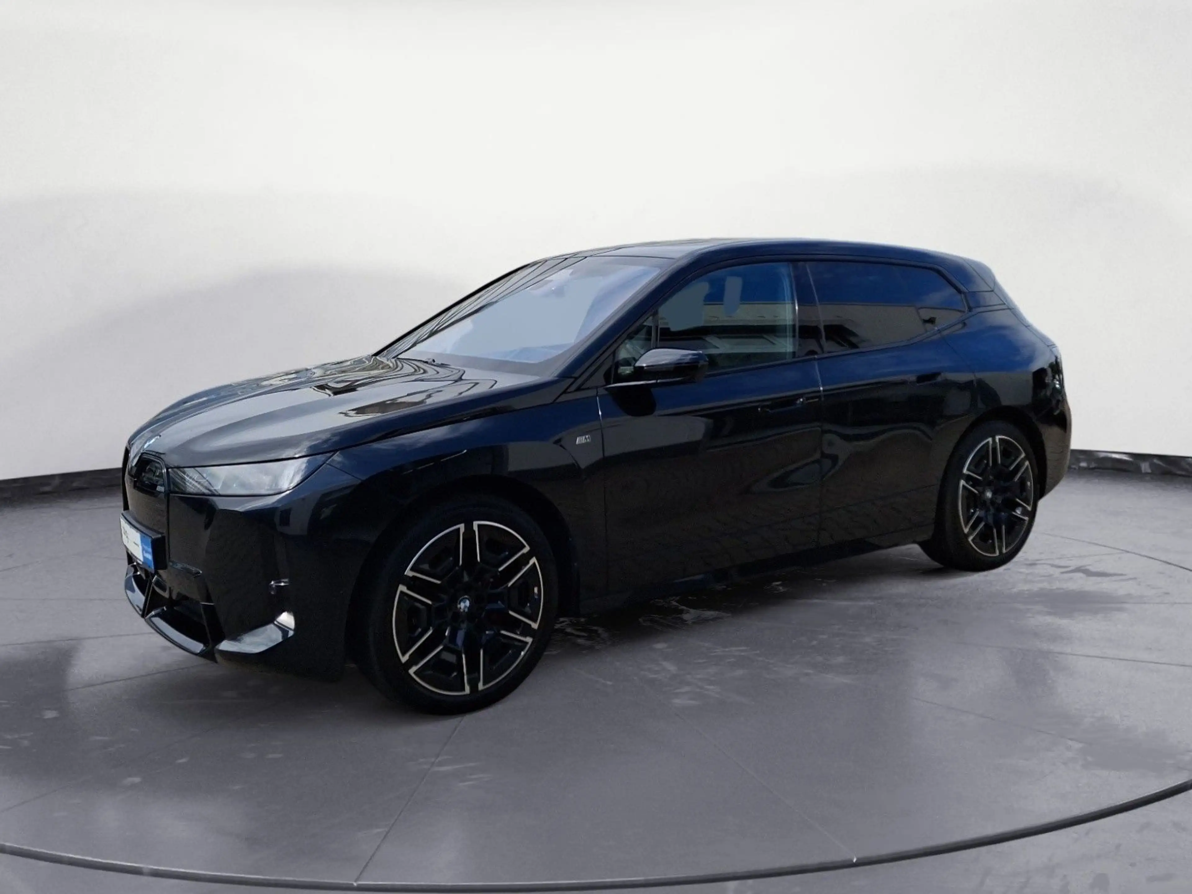 BMW iX M70 xDrive Innovationsp. Integral-Aktivlenk.I — photo 2