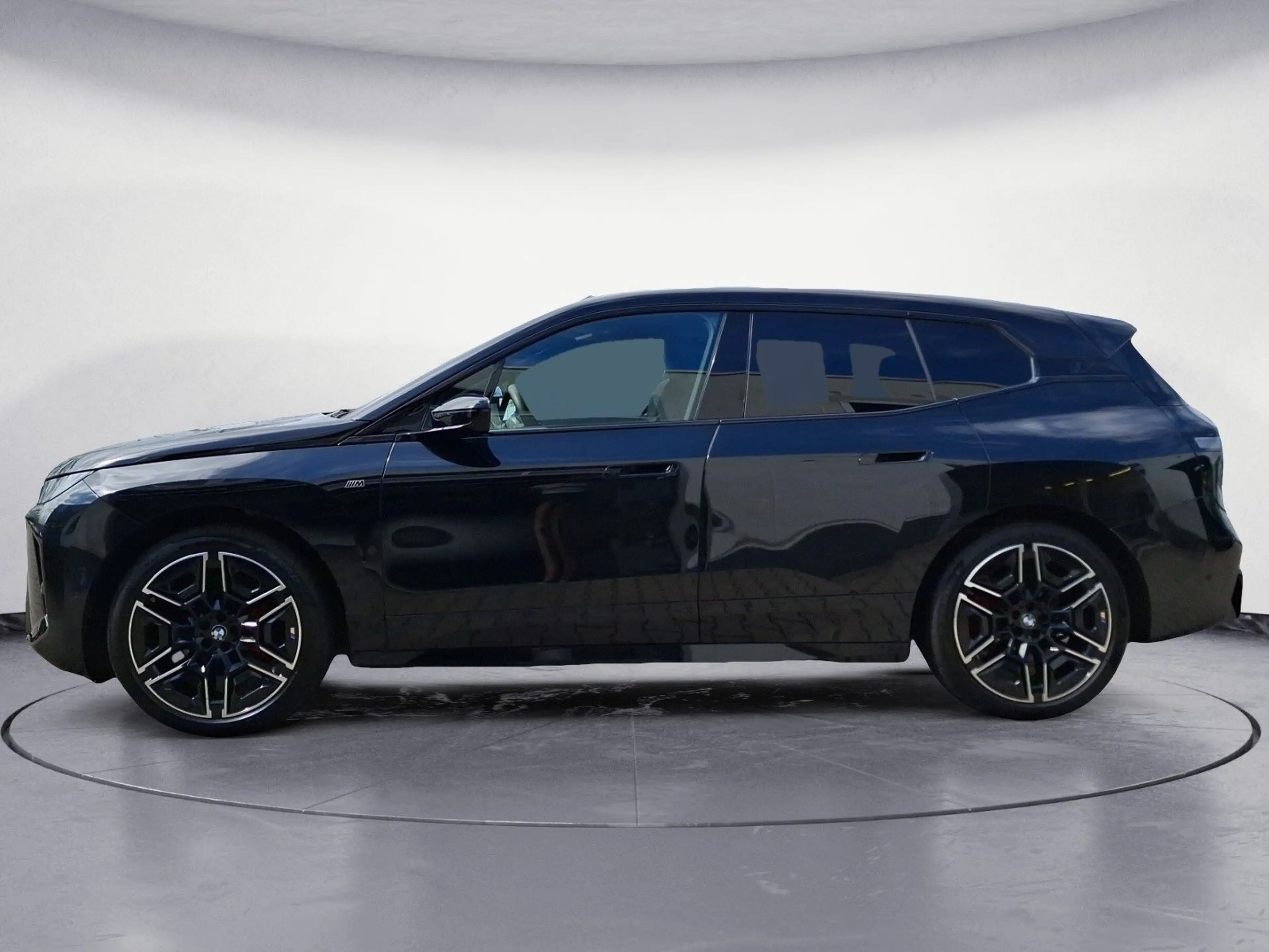 BMW iX M70 xDrive Innovationsp. Integral-Aktivlenk.I — photo 3