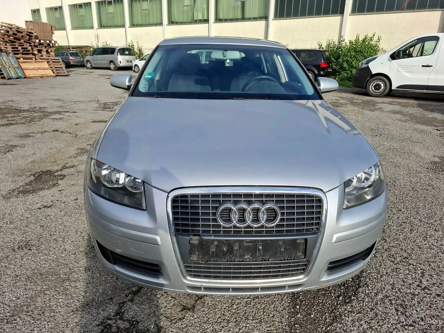 Audi A3 Sportback 1.6 FSI Attraction 6 Gang Silber - 1