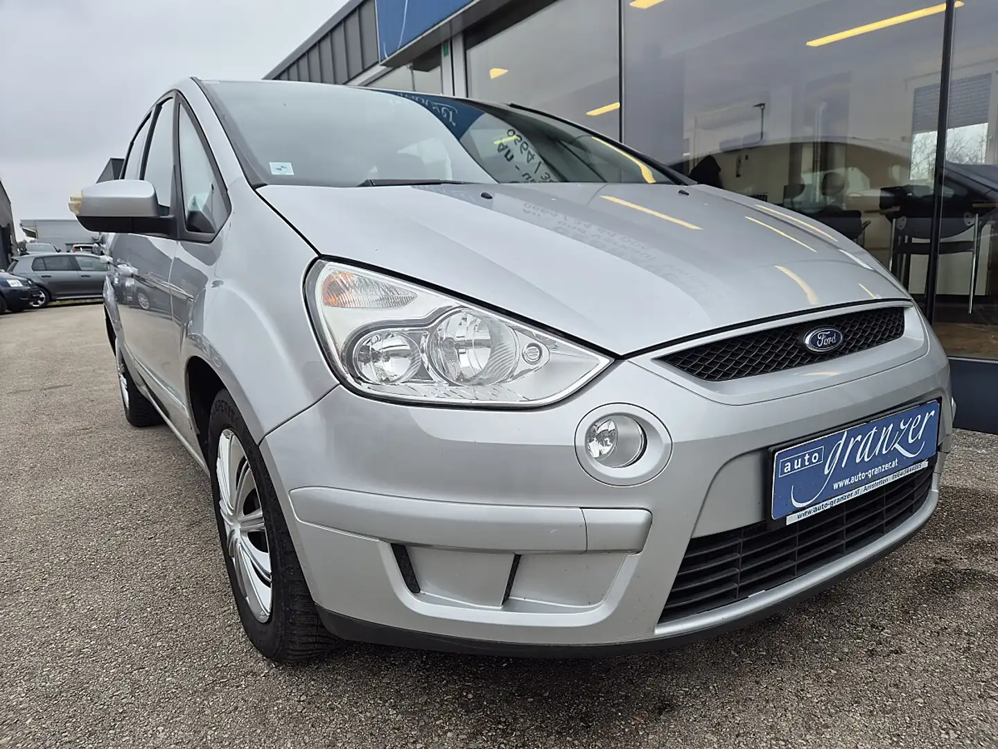 Ford S-Max S-MAX Trend 2,0 TDCi DPF Grau - 2