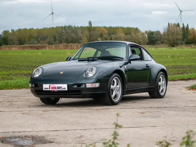 Porsche 993 Carrera 4 | Aventurine green metallic