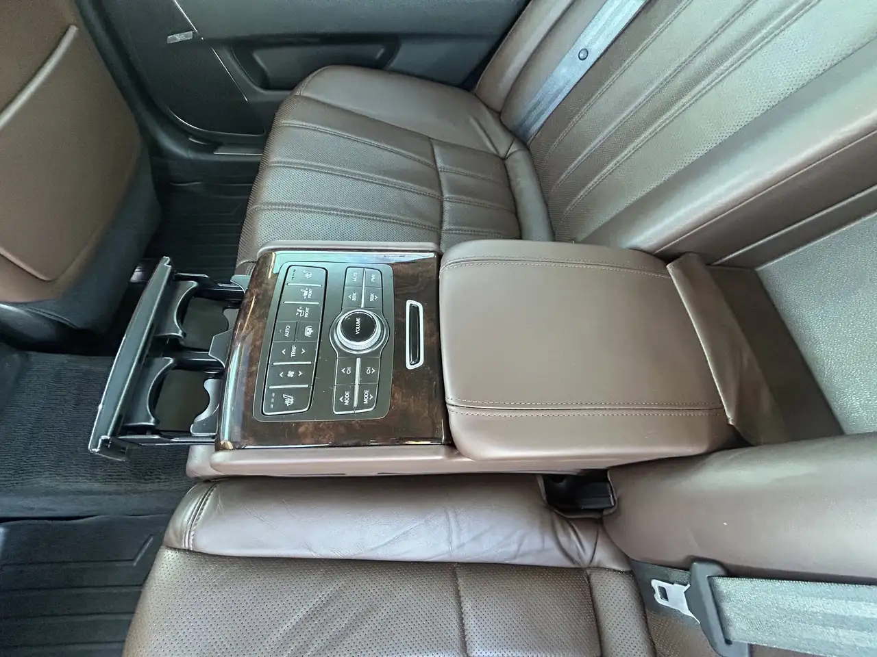 Hyundai Equus снимка Hyundai Equus