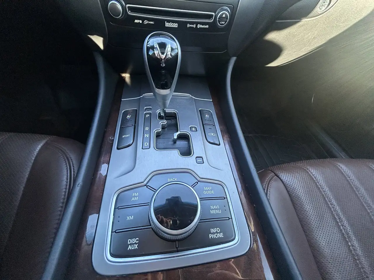 Hyundai Equus снимка Hyundai Equus