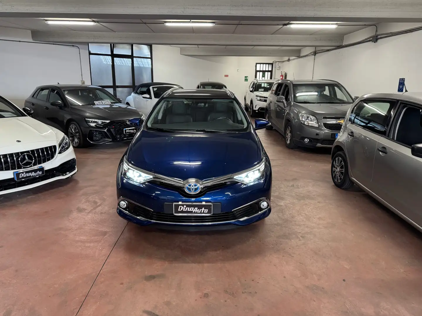 Toyota Auris Auris II  Touring Sports 1.8h Style cvt Albastru - 2