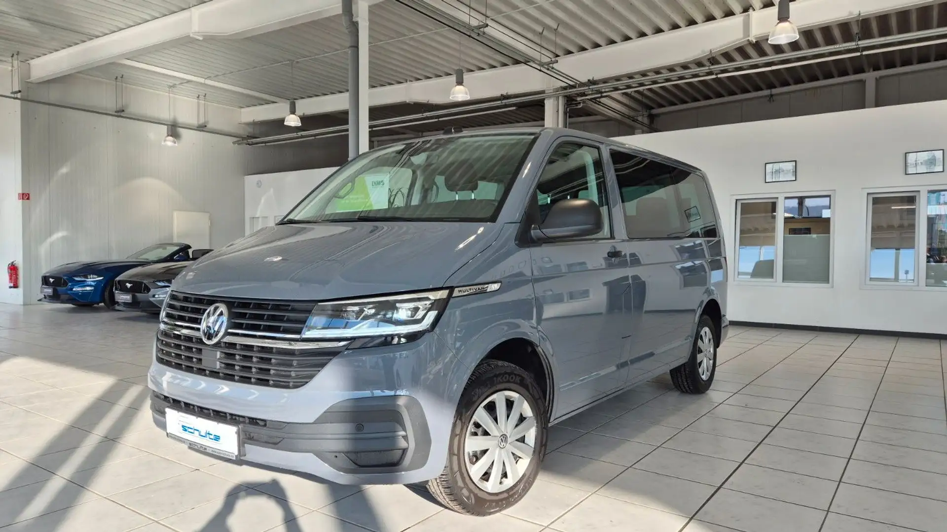 Volkswagen T6 Multivan T6.1 Multivan *LED*ACC*AHK*Kamera*BT*SHZ Grau - 1