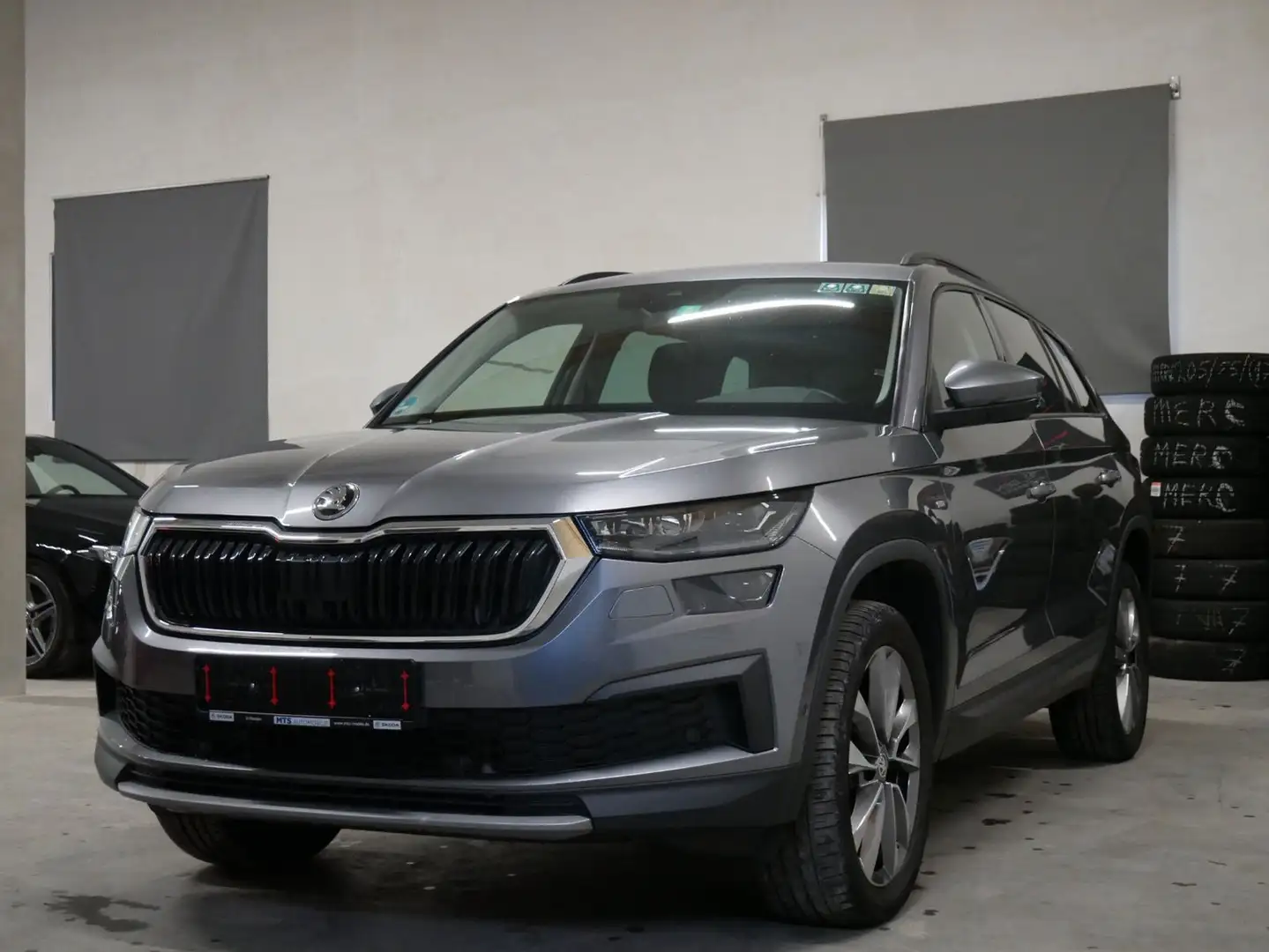 Skoda Kodiaq Tour LED R-KAM ACC NAVI SPUR CARPLAY BLNK Grau - 2