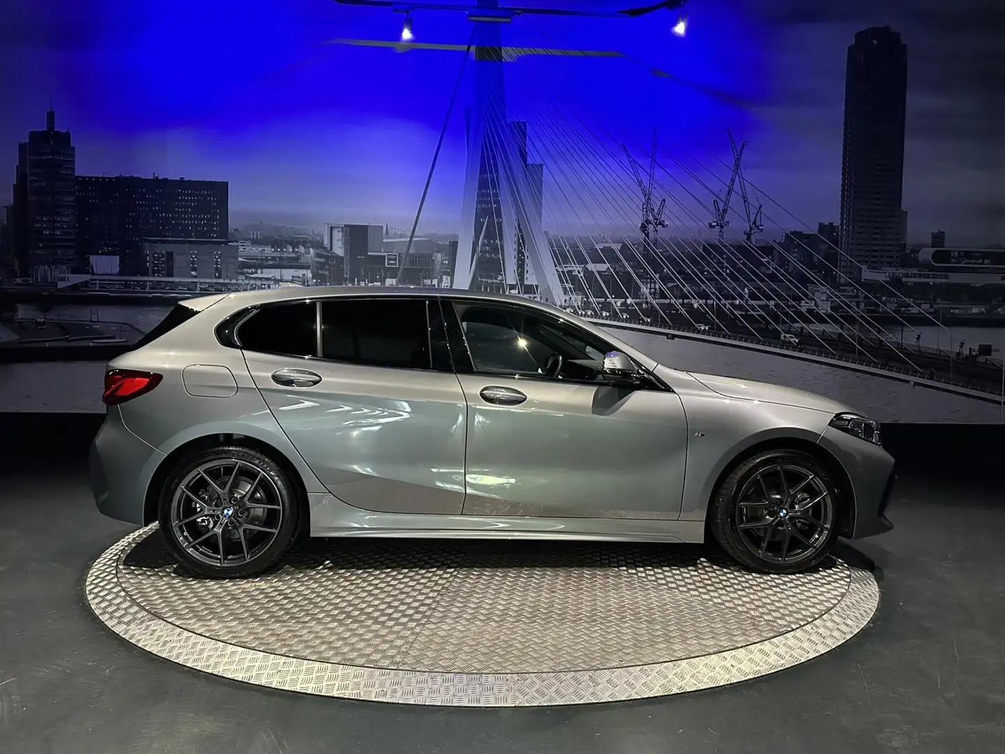 BMW 118 1-serie 118i M-Sport *Carplay*Camera* Gris - 2
