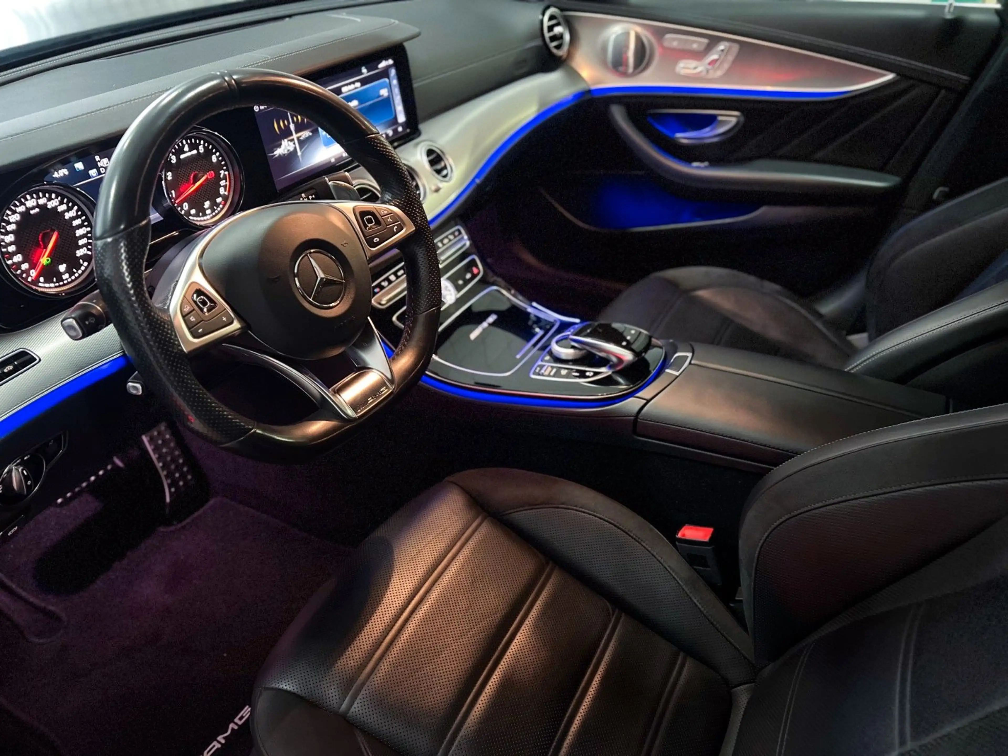 Mercedes-Benz E 63 AMG T 4Matic Standheizung Driver's Package — photo 4
