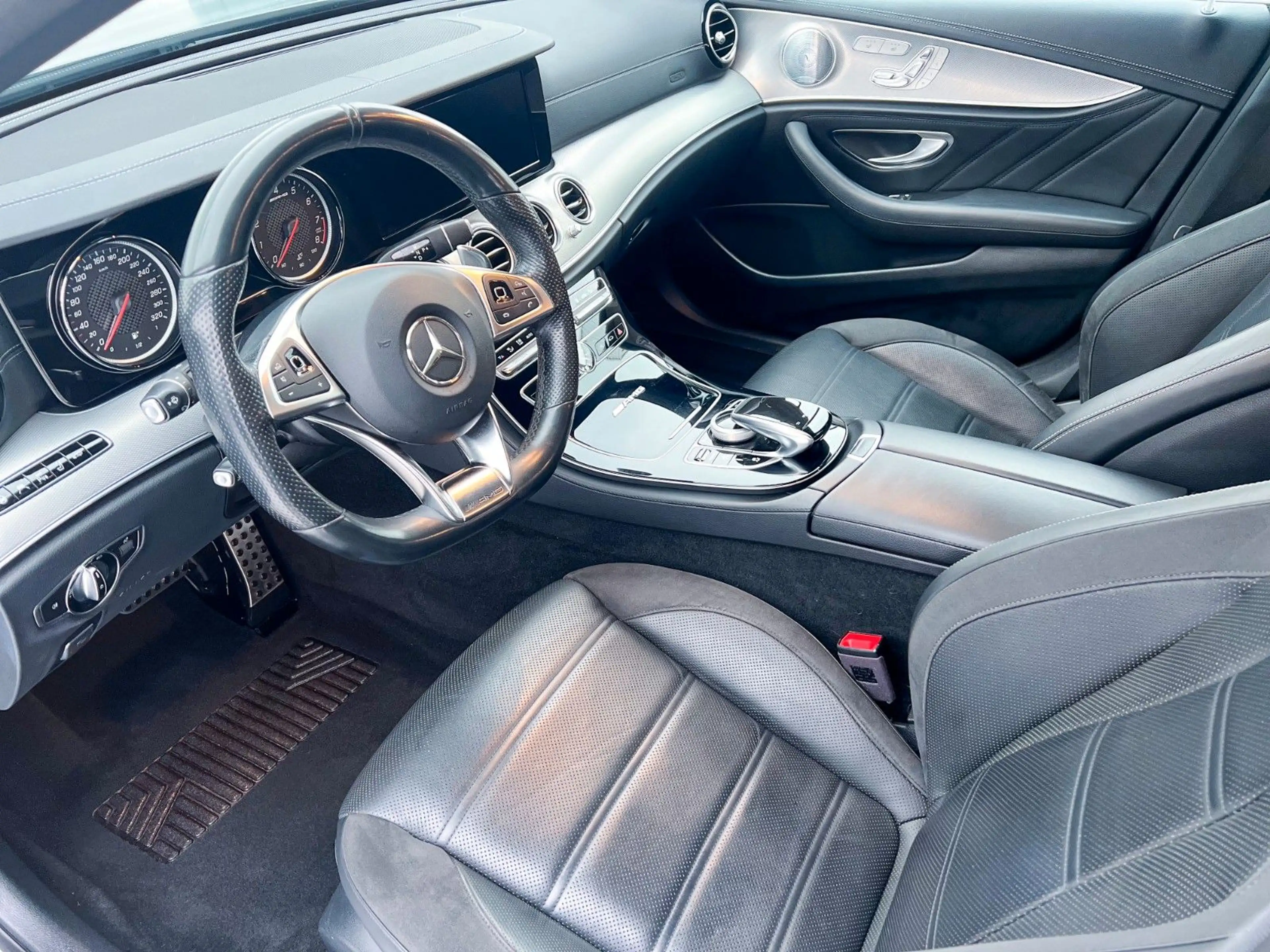 Mercedes-Benz E 63 AMG T 4Matic Standheizung Driver's Package — photo 3