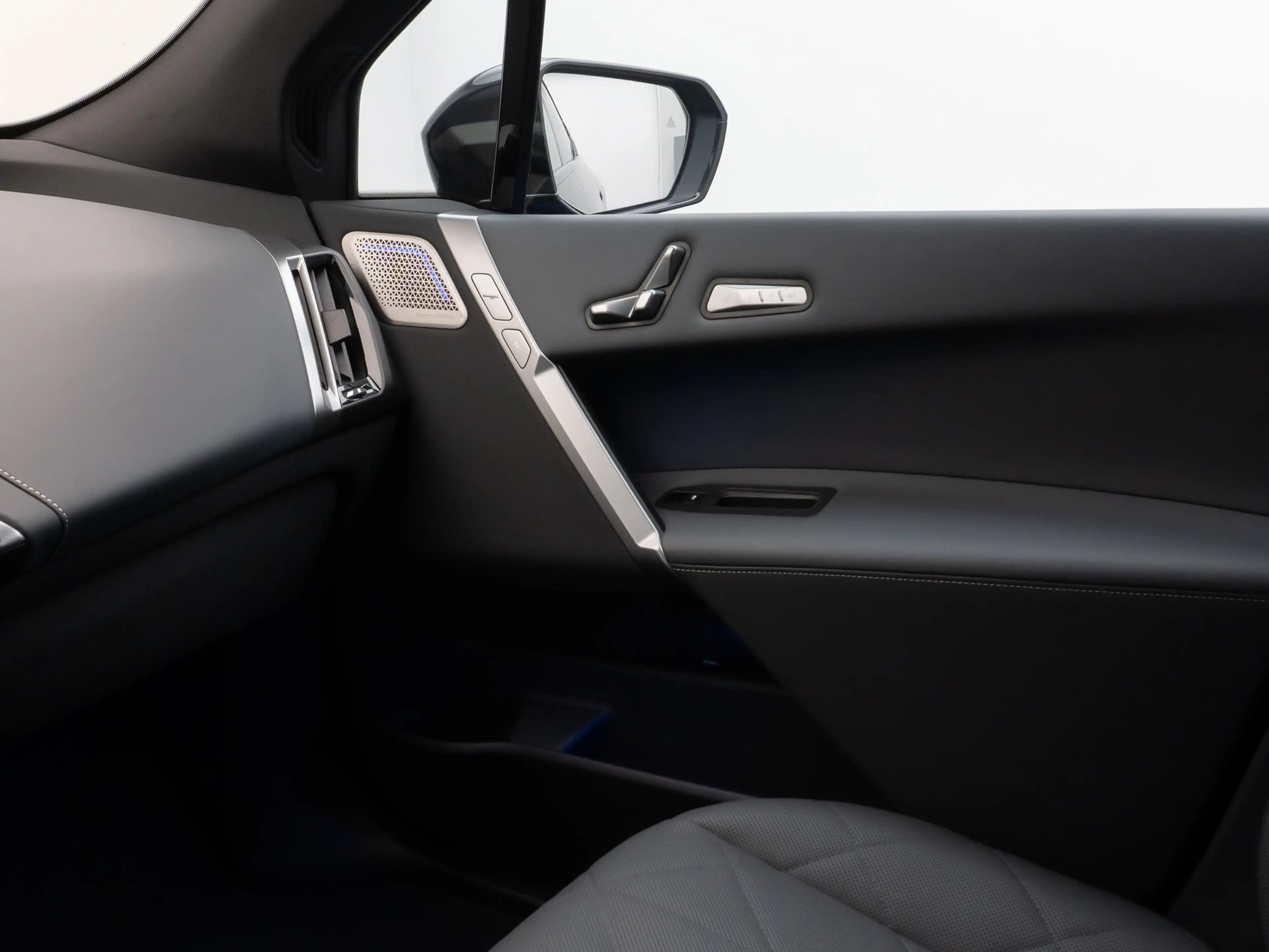 BMW iX Panorama 360°Laser B&W SoftCl Massage 22 — photo 32