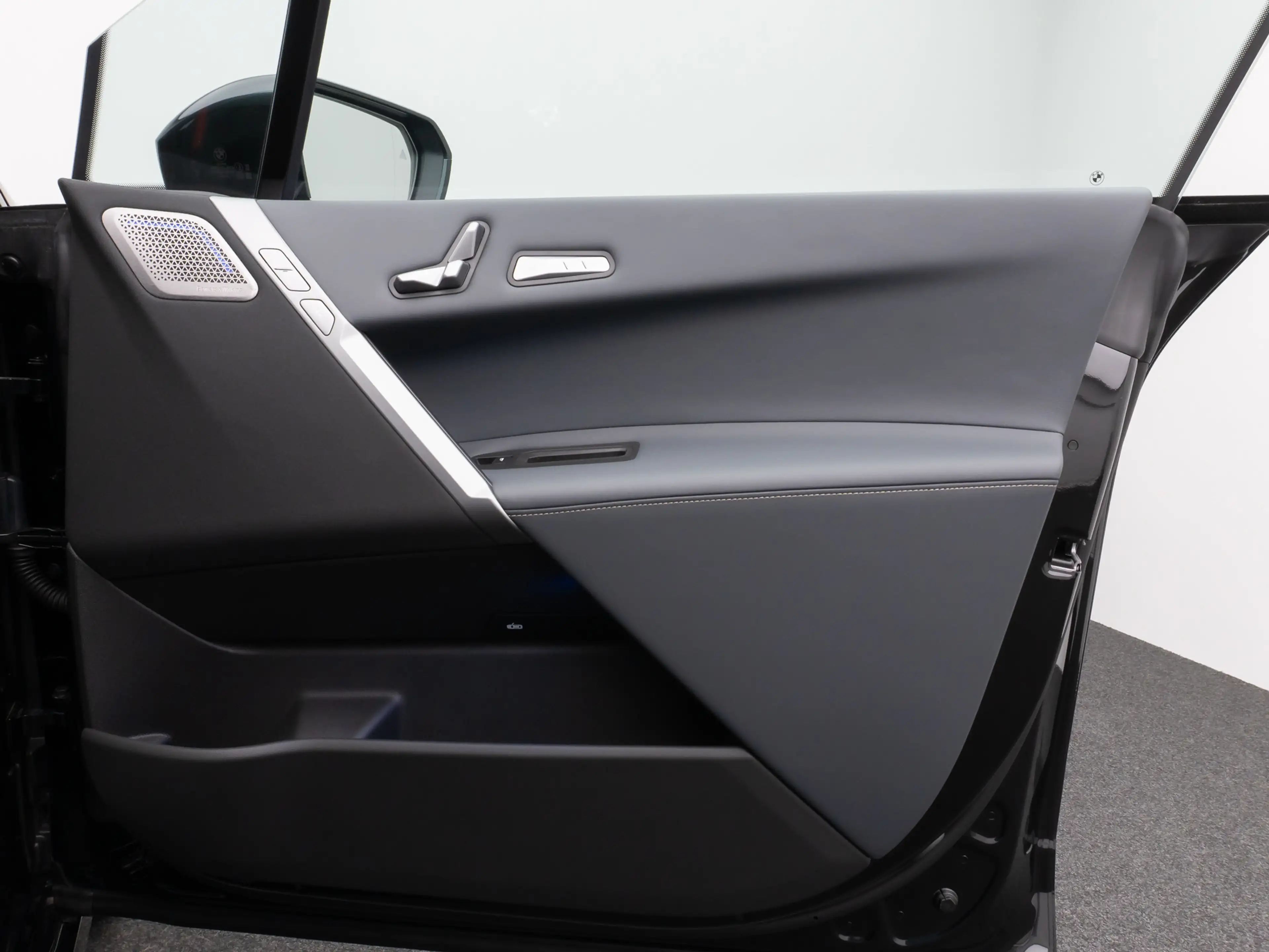BMW iX Panorama 360°Laser B&W SoftCl Massage 22 — photo 30