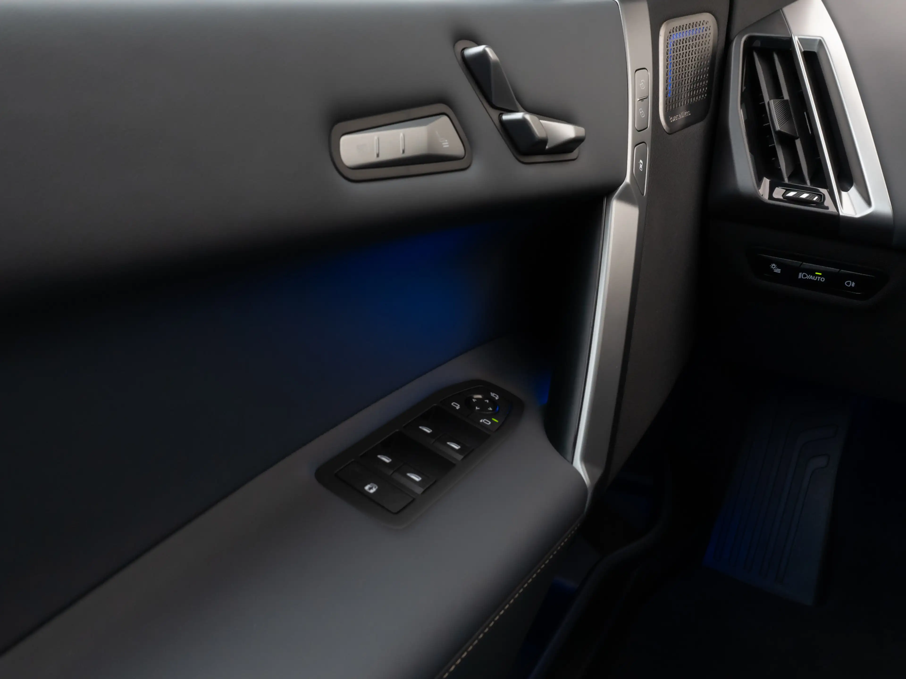 BMW iX Panorama 360°Laser B&W SoftCl Massage 22 — photo 33