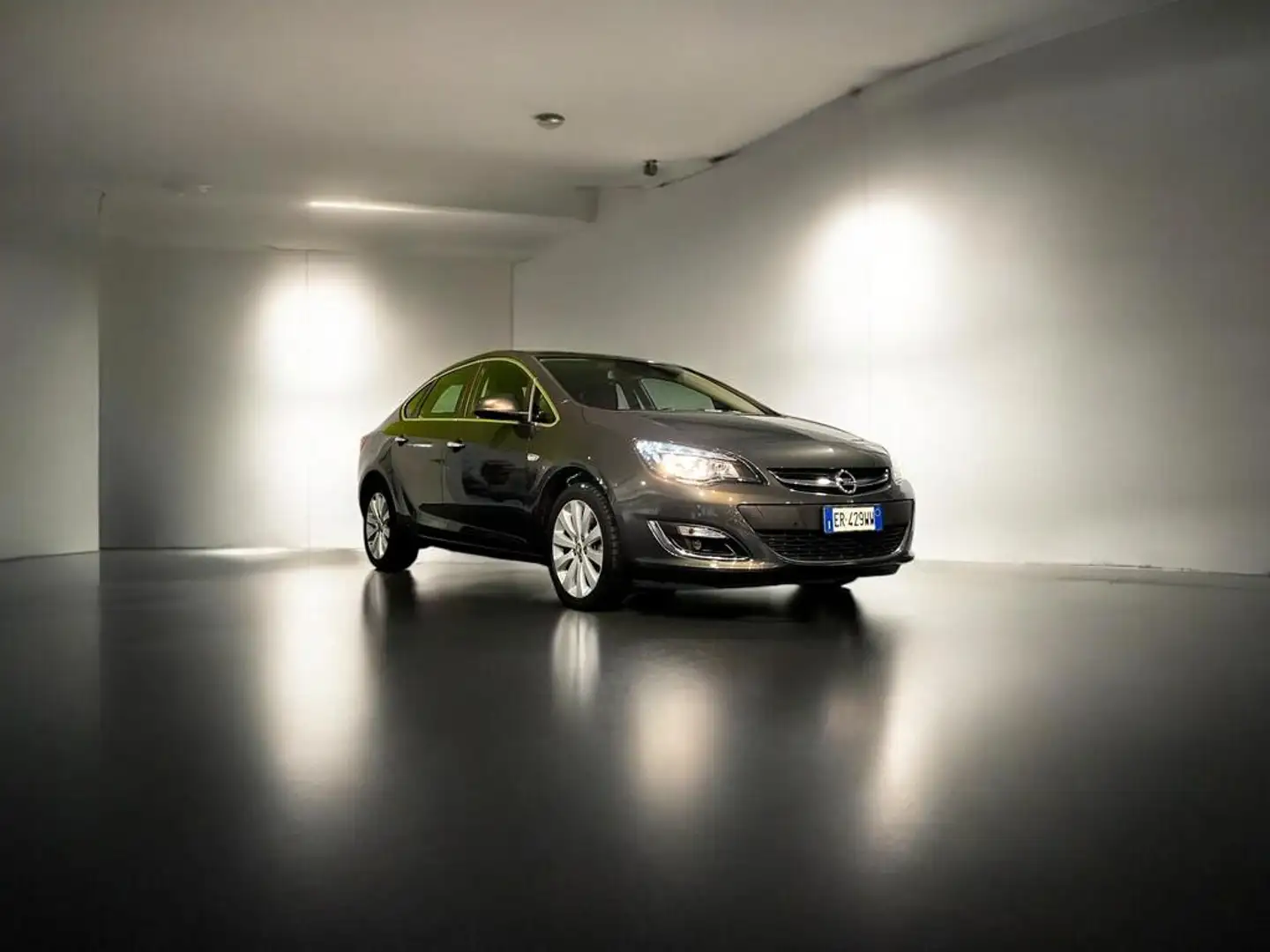Opel Astra Sedan 1.4 Cosmo 100cv Gris - 1