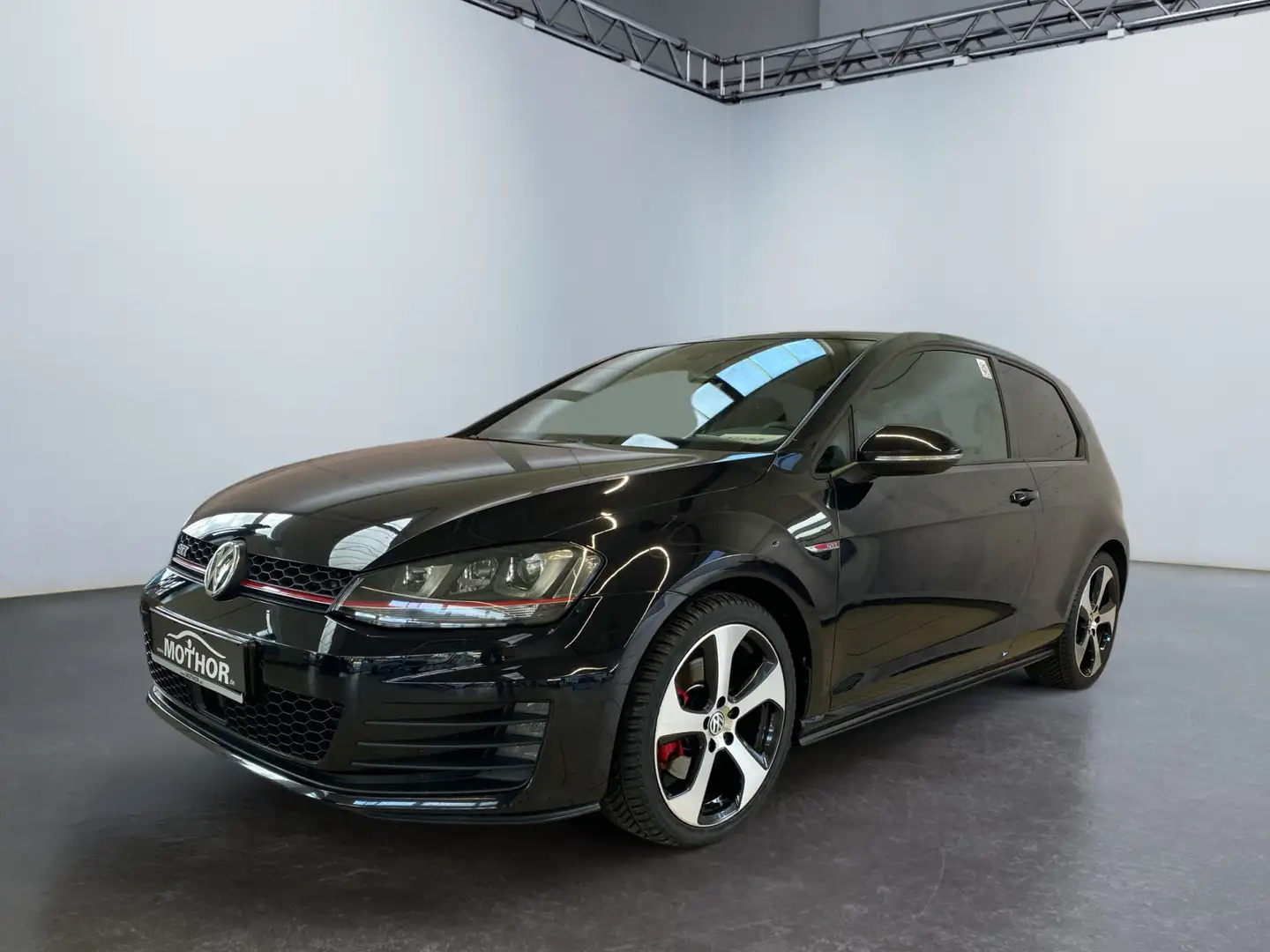 Volkswagen Golf VII GTI 2.0 TSI BMT LMF18'' PDC GJR Zwart - 2