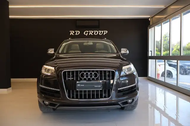 Audi Q7 view 2