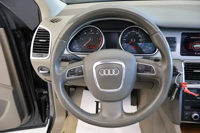 Audi Q7 view 15