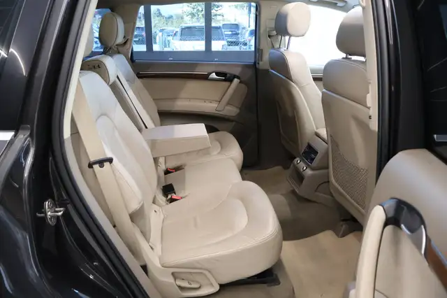 Audi Q7 view 13