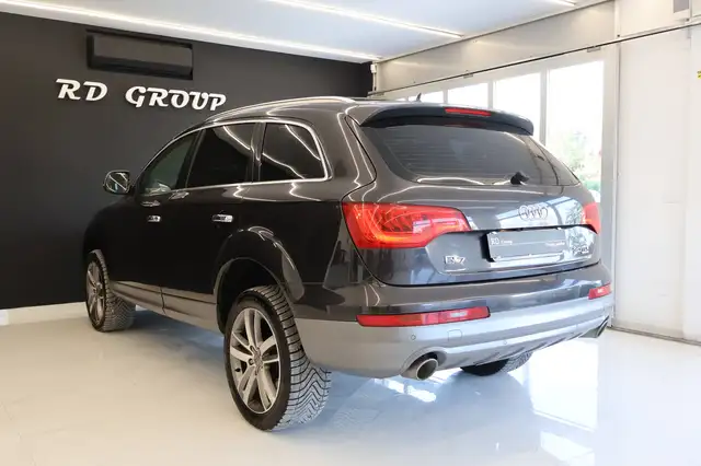 Audi Q7 view 7