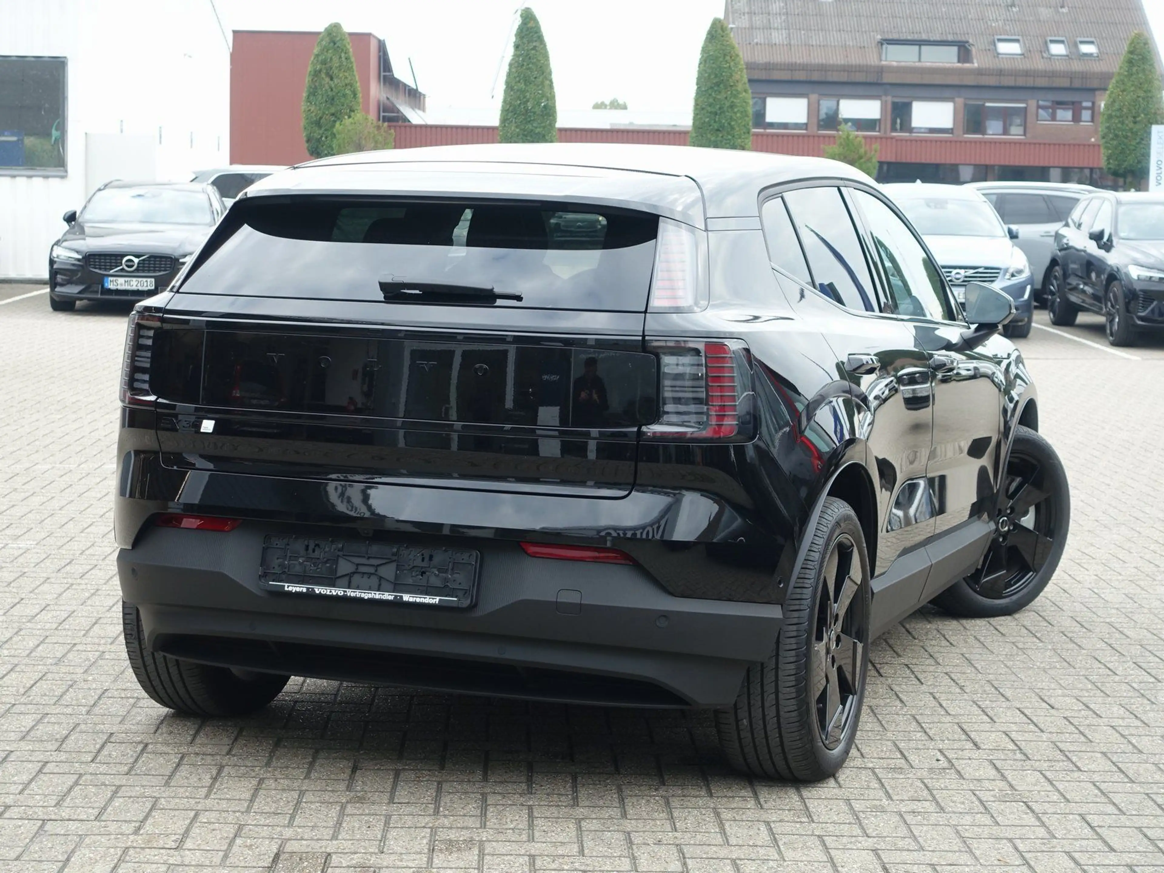 Volvo EX30 Black Edition Ultra Twin Motor Performance — photo 2